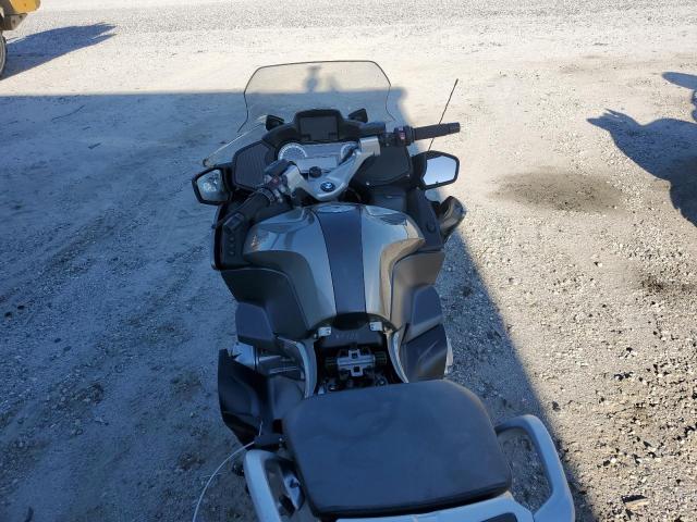 WB10A1304GZ194887 - 2016 BMW R1200 RT SILVER photo 6