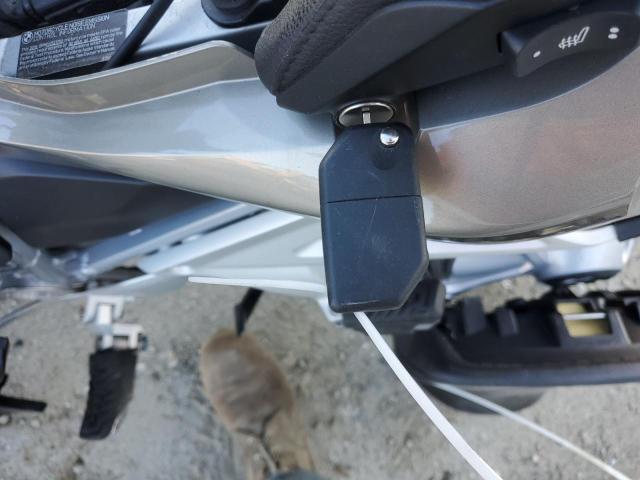 WB10A1304GZ194887 - 2016 BMW R1200 RT SILVER photo 8