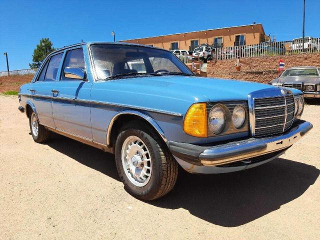 WDB12302610086952 - 1980 MERCEDES-BENZ 250 BLUE photo 1