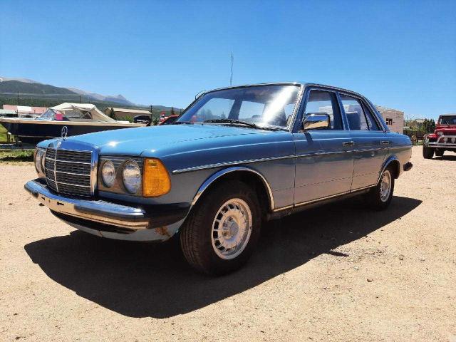 WDB12302610086952 - 1980 MERCEDES-BENZ 250 BLUE photo 2