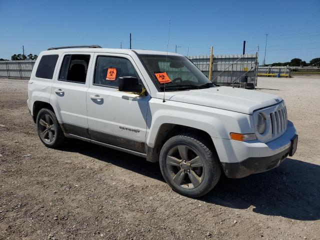 1C4NJPFA9FD350255 - 2015 JEEP PATRIOT LATITUDE WHITE photo 4