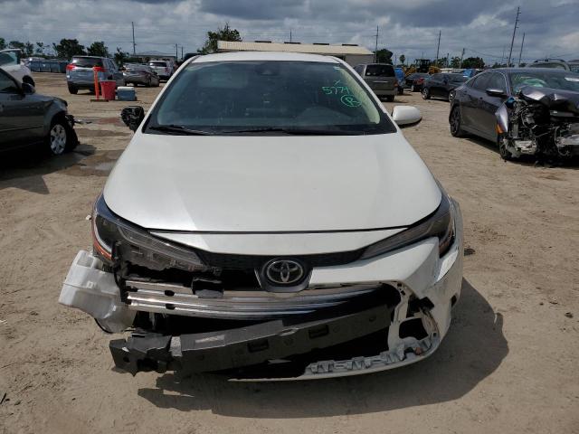 JTDEPRAE0LJ015774 - 2020 TOYOTA COROLLA LE WHITE photo 5