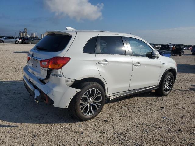 JA4AP3AUXKU035749 - 2019 MITSUBISHI OUTLANDER ES WHITE photo 3