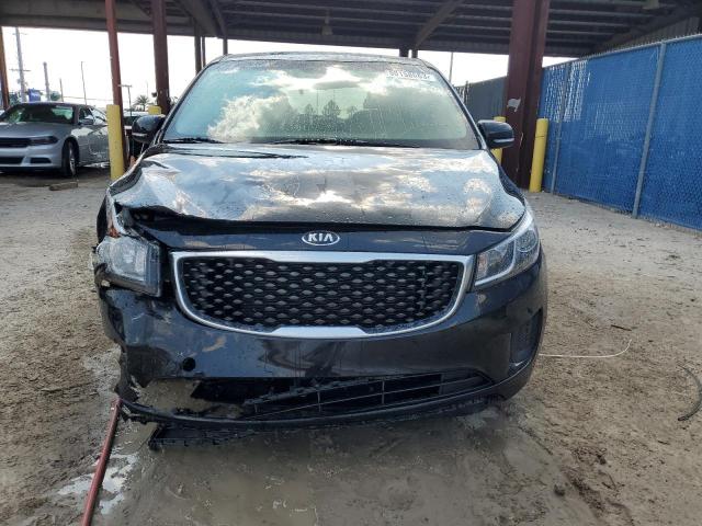 KNDMA5C12H6257654 - 2017 KIA SEDONA L BLUE photo 5