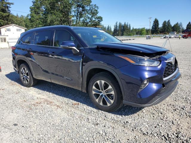 5TDGZRAHXMS048878 - 2021 TOYOTA HIGHLANDER XLE BLUE photo 4