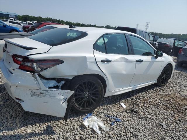 4T1G11AK2MU493398 - 2021 TOYOTA CAMRY SE WHITE photo 3