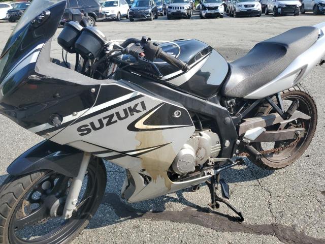 VTTGM51A362100403 - 2006 SUZUKI GS500 FK TWO TONE photo 9