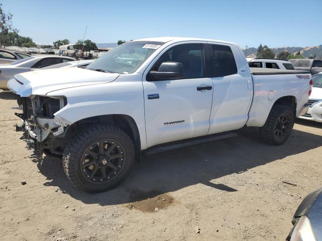 5TFUY5F13HX598322 - 2017 TOYOTA TUNDRA DOUBLE CAB SR/SR5 WHITE photo 1