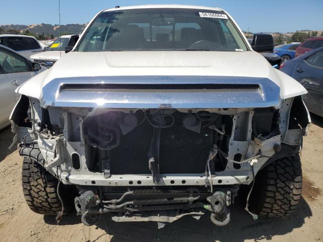 5TFUY5F13HX598322 - 2017 TOYOTA TUNDRA DOUBLE CAB SR/SR5 WHITE photo 5