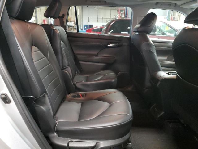 5TDGZRBH2MS539766 - 2021 TOYOTA HIGHLANDER XLE SILVER photo 11