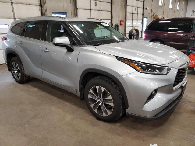 5TDGZRBH2MS539766 - 2021 TOYOTA HIGHLANDER XLE SILVER photo 4