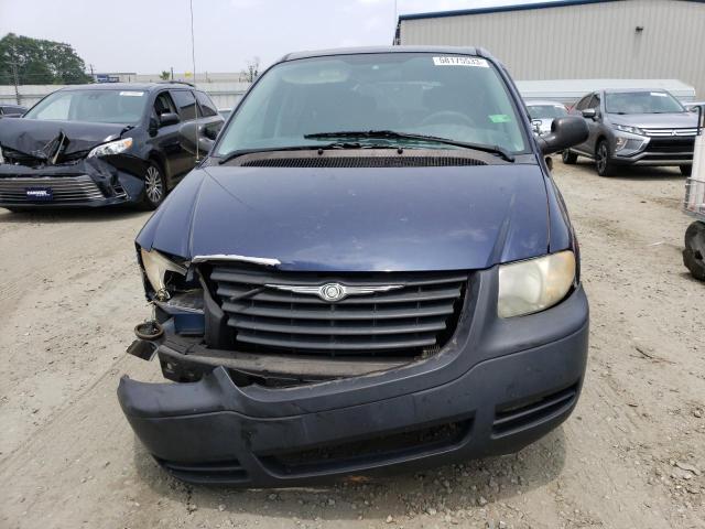 1C4GP45RX5B232979 - 2005 CHRYSLER TOWN & COU BLUE photo 5