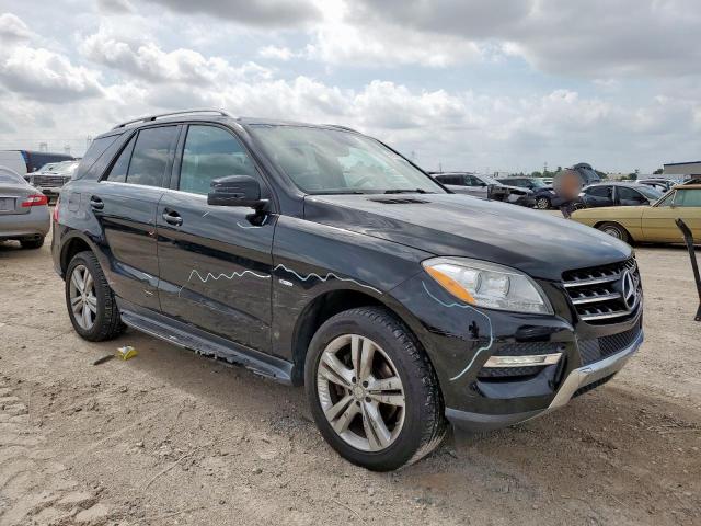 4JGDA5HB3CA035305 - 2012 MERCEDES-BENZ ML 350 4MATIC BLACK photo 4