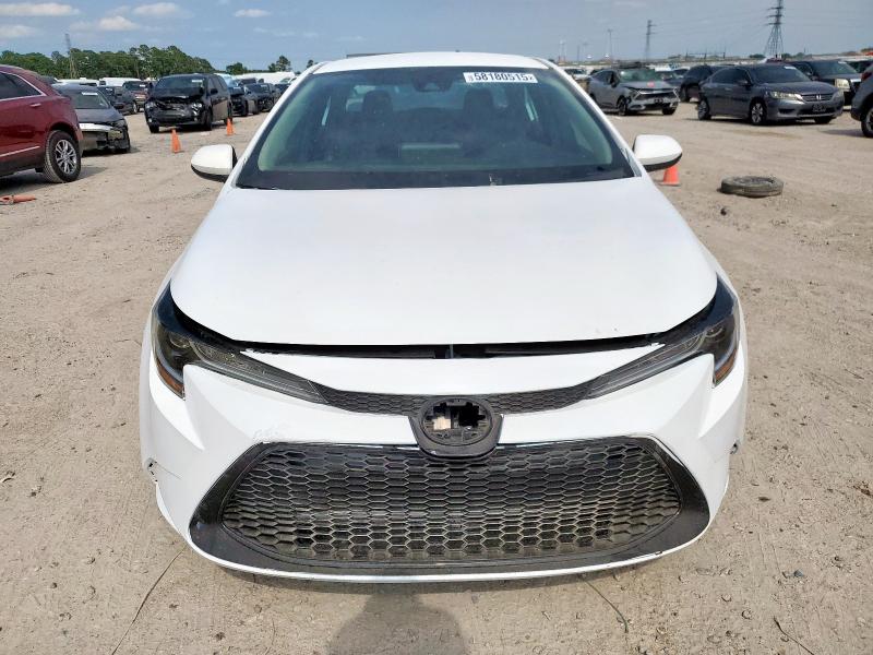 5YFEPMAE8MP243859 - 2021 TOYOTA COROLLA LE WHITE photo 5