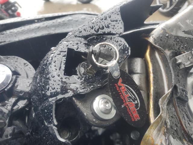 ML5EXER10RDAC9832 - 2024 KAWASAKI EX650 R 灰色 照片 8