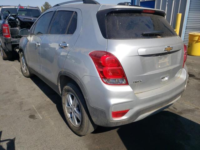 KL7CJLSB7JB583583 - 2018 CHEVROLET TRAX 1LT SILVER photo 3