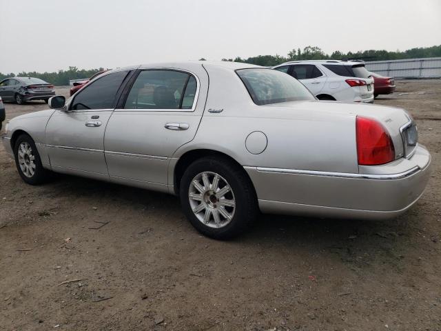 2LNBL8CV4AX750098 - 2010 LINCOLN TOWN CAR SIGNATURE LIMITED SILVER photo 2