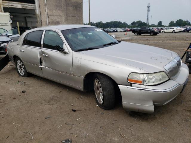 2LNBL8CV4AX750098 - 2010 LINCOLN TOWN CAR SIGNATURE LIMITED SILVER photo 4