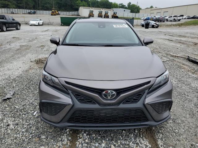 4T1G11AK5RU909399 - 2024 TOYOTA CAMRY SE NIGHT SHADE GRAY photo 5