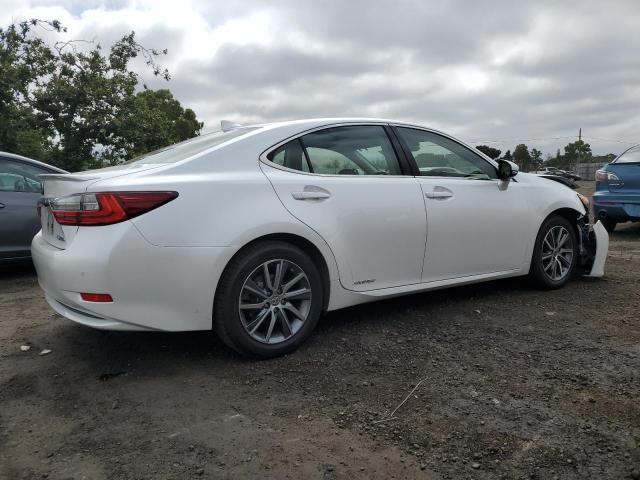 JTHBW1GG7J2188794 - 2018 LEXUS ES 300H WHITE photo 3