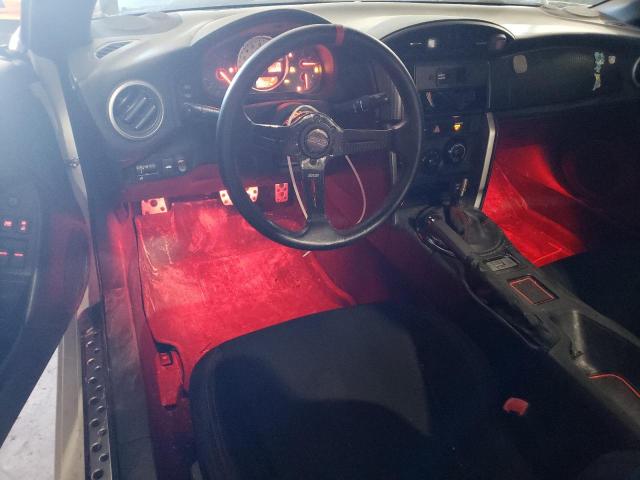 JF1ZNAA13D2723105 - 2013 TOYOTA SCION FR-S WHITE photo 8