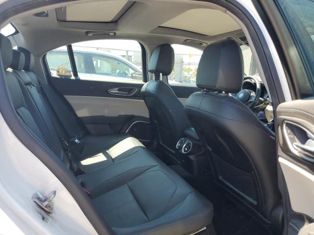 ZARFAEDN2J7567285 - 2018 ALFA ROMEO GIULIA Q4 白色 照片 10