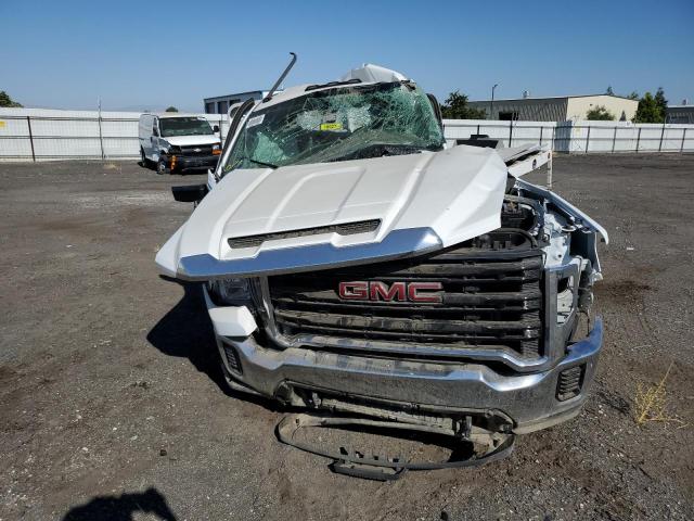 1GD38PE7XNF281972 - 2022 GMC SIERRA C3500 WHITE photo 5