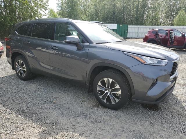 5TDGZRBHXLS516539 - 2020 TOYOTA HIGHLANDER XLE GRAY photo 4