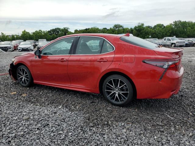 4T1G11AK2RU207198 - 2024 TOYOTA CAMRY SE NIGHT SHADE RED photo 2