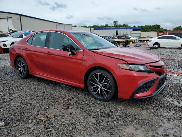 4T1G11AK2RU207198 - 2024 TOYOTA CAMRY SE NIGHT SHADE RED photo 4