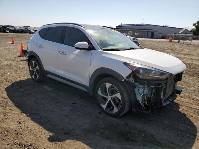 KM8J33A26JU657114 - 2018 HYUNDAI TUCSON VALUE WHITE photo 4