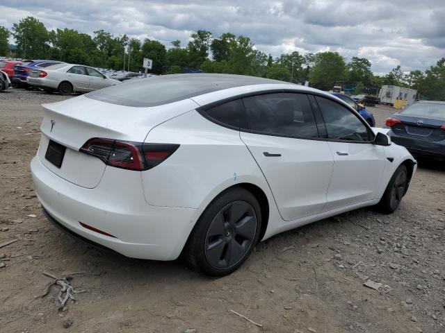 5YJ3E1EA0NF112585 - 2022 TESLA MODEL 3 WHITE photo 3