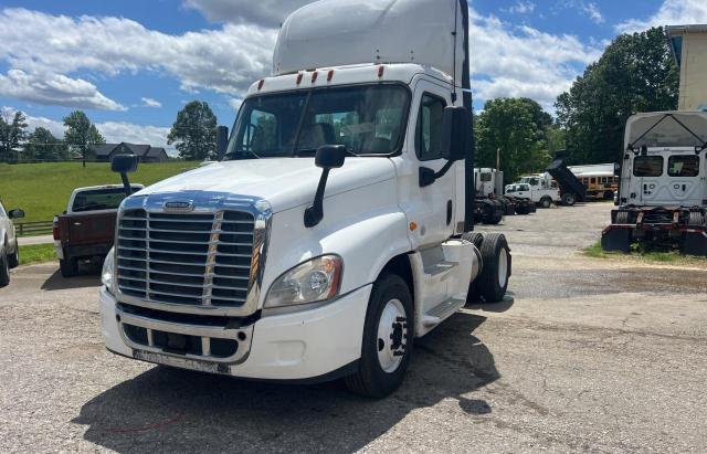 1FUBGEDV7ELFT4296 - 2014 FREIGHTLINER CASCADIA 1 WHITE photo 2