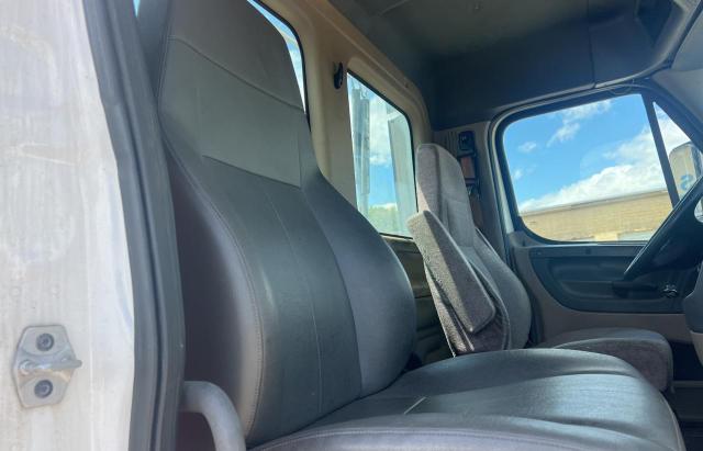 1FUBGEDV7ELFT4296 - 2014 FREIGHTLINER CASCADIA 1 WHITE photo 6