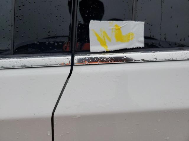 1GNERHKW2KJ298017 - 2019 CHEVROLET TRAVERSE LT WHITE photo 12