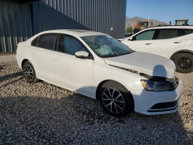 3VWDB7AJ6JM205829 - 2018 VOLKSWAGEN JETTA SE WHITE photo 4