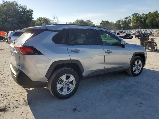 2T3W1RFV7KW001241 - 2019 TOYOTA RAV4 XLE SILVER photo 3