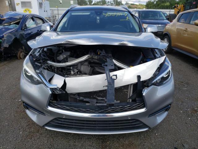 SJKCH5CP8HA015683 - 2017 INFINITI QX30 BASE SILVER photo 5