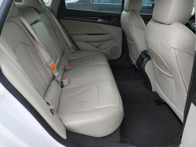 1G4ZP5SS3JU131668 - 2018 BUICK LACROSSE ESSENCE WHITE photo 10