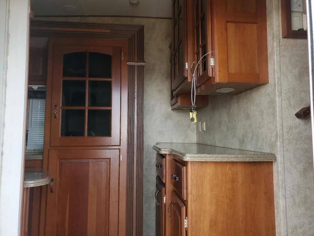 4YDF34328DE760124 - 2013 KEYSTONE AVALANCHE თეთრი ფოტო 5