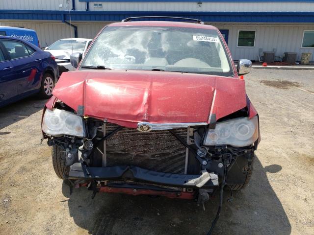 2A8HR64X48R691966 - 2008 CHRYSLER TOWN & COU LIMITED RED photo 5