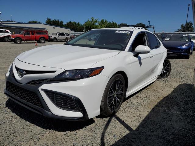 4T1G11AKXRU869031 - 2024 TOYOTA CAMRY SE NIGHT SHADE WHITE photo 1