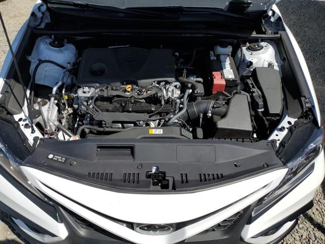 4T1G11AKXRU869031 - 2024 TOYOTA CAMRY SE NIGHT SHADE WHITE photo 11