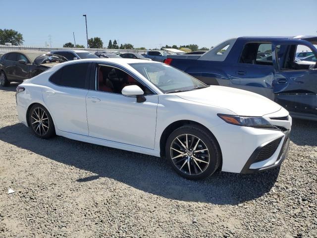 4T1G11AKXRU869031 - 2024 TOYOTA CAMRY SE NIGHT SHADE WHITE photo 4