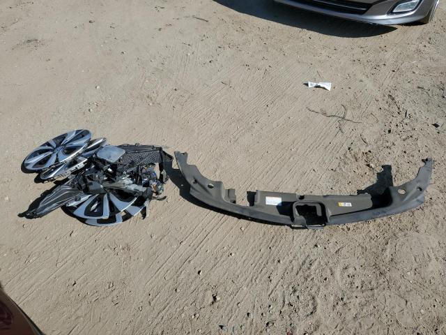 JTDKARFP0J3081984 - 2018 TOYOTA PRIUS PRIM 红色 照片 12