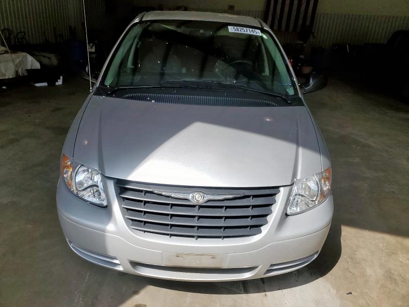 1A4GP45R86B530054 - 2006 CHRYSLER TOWN & COU ვერცხლისფერი ფოტო 5