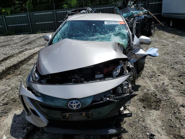 JTDKARFP1J3095487 - 2018 TOYOTA PRIUS PRIM SILVER photo 5