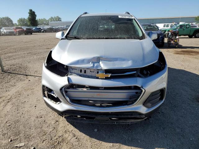 KL7CJPSB6MB319346 - 2021 CHEVROLET TRAX 1LT SILVER photo 5