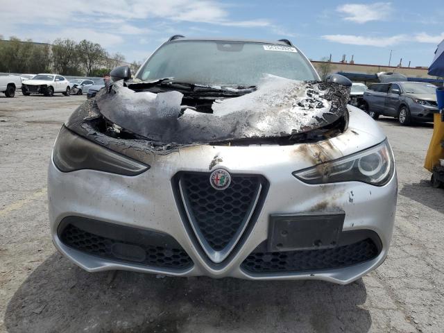 ZASFAKBN1J7B92055 - 2018 ALFA ROMEO STELVIO TI ვერცხლისფერი ფოტო 5