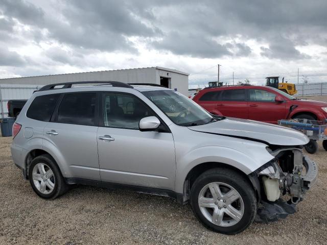 JF2SH636X9H758237 - 2009 SUBARU FORESTER 2.5X PREMIUM SILVER photo 4